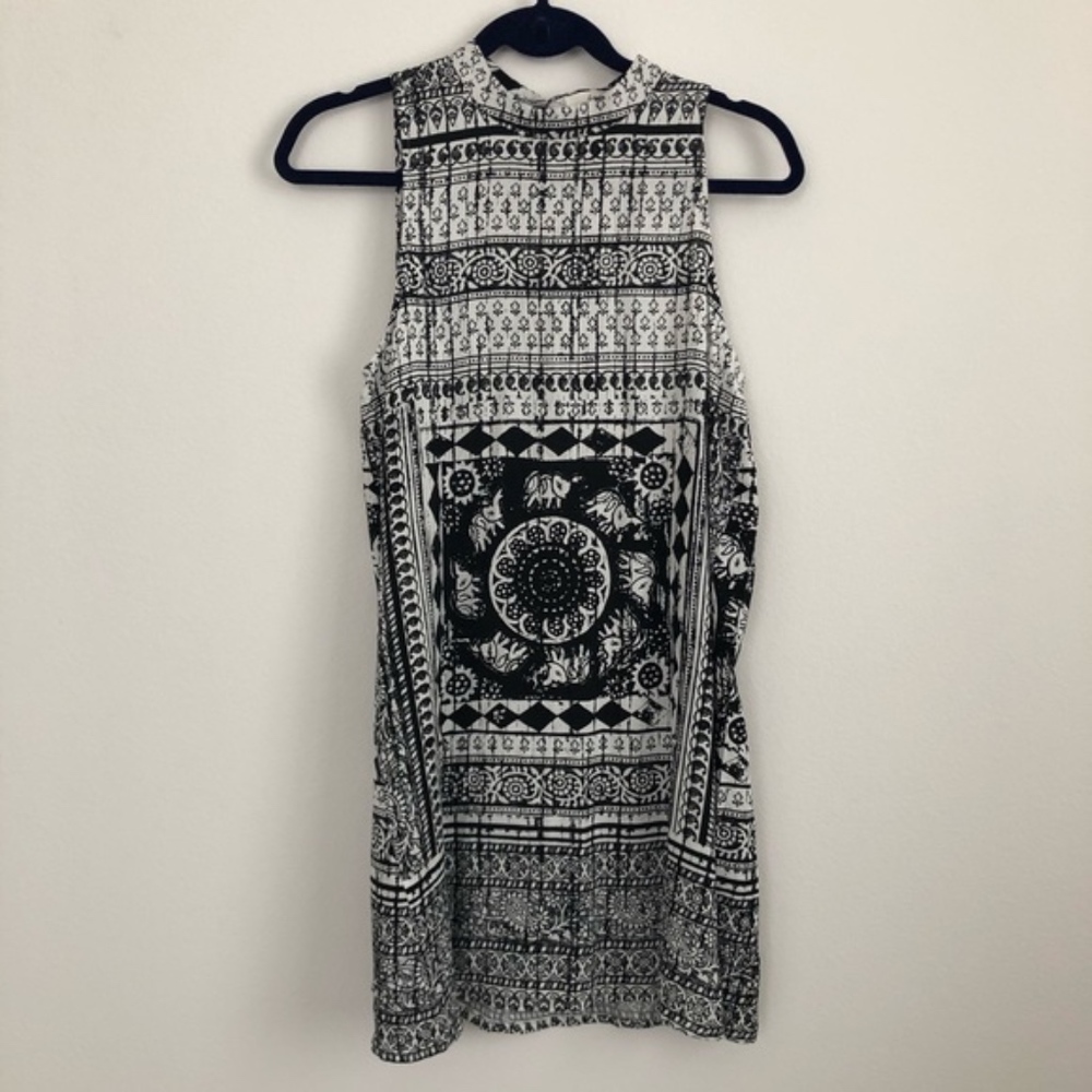 Love Tree Black and White Sleeveless Tunic Dress
